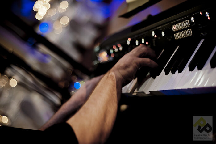 Mark Baynes at the keys, live performance